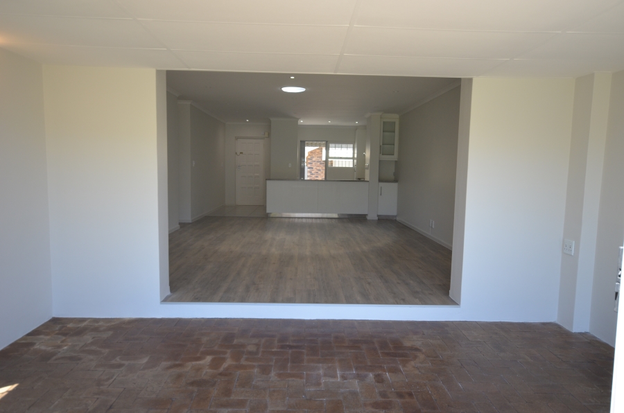 2 Bedroom Property for Sale in Kenridge Western Cape